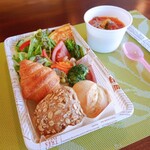 Kafe Yasashii Toki - 天然酵母パンとトマト煮（テイクアウト）