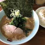 横浜家系 龍 - 料理写真: