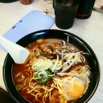 ｢みそ中華｣550円､たまご(生)50円。