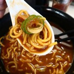 うどんのいなや - ｢みそ中華｣550円､たまご(生)50円。