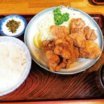 とんかつ・肉料理 高尾 - デカ盛り鶏唐揚げ定食