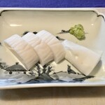 魚谷清兵衛商店 - 原材料 "エソ" 100%の蒲鉾、板付きの薄い身、本山葵