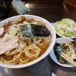 滝野川 大勝軒 - 中華そば・ネギ・のり。