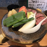 大阪産料理 空 - 陶板のアップ
