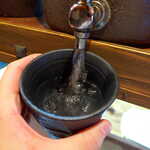 鹿児島の台所 晴廉 - 店主のご厚意で蛇口をひねらせて頂いた。これは楽しい！ いくらでも呑みたくなる～