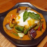 南城市カフェなちゅら - おばーとおじーのだいだい(オレンジ色)カレー
おば～の赤カレー(はんだまとドライ野菜等)5辛～

各1.(麹チキン入り)2.(チキンなしビーガンベジカレー)+

おじ～の黄～ろいカレー(ウコンとドライ野菜等)1辛

各1.(麹チキン入り)2.(チキンなしビーガンベジカレー)割る2は3辛
お試し５００円