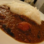 エマ ラウンジ - 茄子と挽き肉のスパイシーカレー