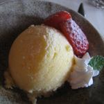 ムスタッシュ - 自家製アイスクリーム