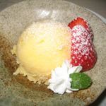 ムスタッシュ - パウダーシュガーがトッピング