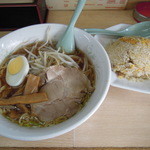 らーめん・らんぶる - ラーメン＋半チャーハン