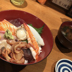 豪快 立ち寿司 - 海鮮丼：￥８００