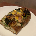 Prime - 本日のパン　ほうれん草とブロッコリーと粒マスタードのオープンサンド