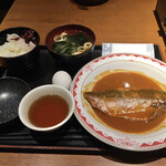 Kutsurogi Izakaya Sakura - 定食をセルフで完成させます。