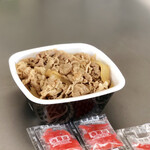 吉野家 - 牛丼（並）…352円