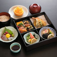 お弁当『両国 -りょうごく-』.