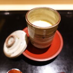 にい留 - 80℃で7時間かけてはまぐりから出汁を取り、80度、30分で蒸し上げた茶碗蒸し