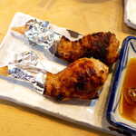 羅生門 - しのえ焼（2本￥432）。いわゆる手羽餃子、骨はするっと外れて食べやすい。ポン酢で