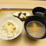 しち十二候 - 土鍋の鯛飯、お味噌汁、香の物