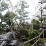 伊豫水軍 - 大きな窓から見える水軍の庭