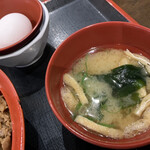Sukiya - 味噌汁と生卵
