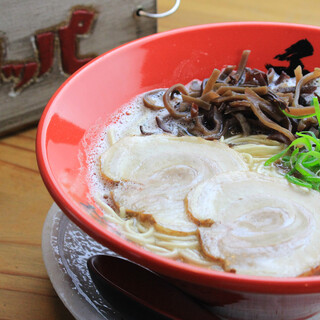 奥深い旨味&後味あっさり◎こだわり尽しの『とんこつラーメン』