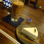 珈琲処 案山子 - チーズケーキとアイスコーヒー