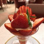 資生堂パーラー - “古都華”のロイヤルストロベリーパフェ