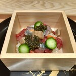 肉屋 田中 - お肉のバラちらし：小肌 車海老 穴子 キャビア 赤酢のシャリ