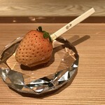 肉屋 田中 - 「初恋の香り」のいちご飴