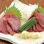 Two kinds of horse sashimi [red meat & fatty meat]