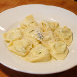 ラ スフォリーナ - パスタランチ 1100円 のリコッタチーズとほうれん草を詰めたトルテッローネ