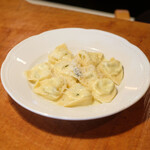 ラ スフォリーナ - パスタランチ 1100円 のリコッタチーズとほうれん草を詰めたトルテッローネ