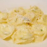 ラ スフォリーナ - パスタランチ 1100円 のリコッタチーズとほうれん草を詰めたトルテッローネ