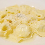 ラ スフォリーナ - パスタランチ 1100円 のリコッタチーズとほうれん草を詰めたトルテッローネ