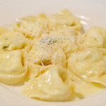 ラ スフォリーナ - パスタランチ 1100円 のリコッタチーズとほうれん草を詰めたトルテッローネ