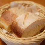 ラ スフォリーナ - パスタランチ 1100円 のパン