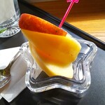 遊の丘 - 手作りケーキセットのフルーツ(ふじりんご)(R2.4.11撮影)