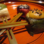 本城 - 右は、よもぎ豆腐に柚子味噌。真ん中は、滋賀の近江こんにゃくにふきのとうの赤味噌。