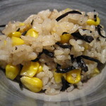 本城 - ひじきととうもろこしの炊き込みごはん。