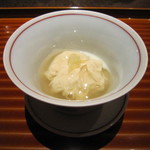 本城 - 明石産真鯛の白子の湯葉蒸し、生姜添え。