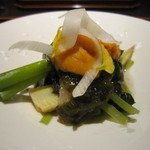 本城 - 雲丹・うど・ヤングコーン・グリーンアスパラ・帆立の燻製。若芽のジュレがかかって。