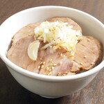 らーめん酒房 しのや - チャーシュー丼