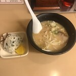 楽勝ラーメン - ミニラーメンセット520円！