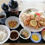 満月食堂 - ご飯ふた口なのにオカヅが多いでしょ！