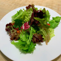 QUAND L'APPETIT VA TOUT VA ! - カレーにはサラダが付きます