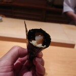 鮨 さかい - 赤貝のヒモの手巻き
