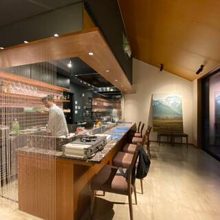 デザインされた和モダン空間・四季折々の表情を見せる庭園