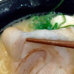 はま寿司 - 博多とんこつラーメンのチャーシュー