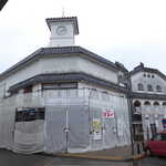 Shimoda Tokeidai Furonto - 伊豆下田駅前の「白い時計台」、この上なく分かりやすい立地。この日は改装工事中だったが