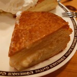 コメダ珈琲店 - シロノワールを一片取り出し